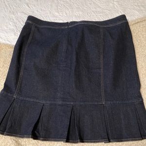 Ann Taylor dark pleated jean skirt size 18 NWOT